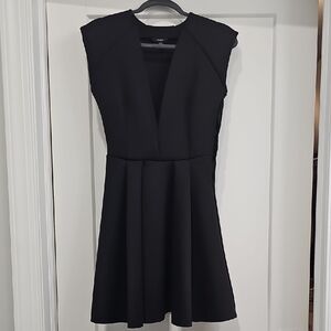 GUESS - Elegant Black Sleeveless Dress